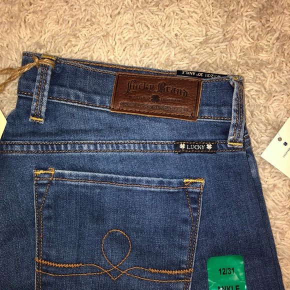 Price ⬇️NWT Lucky Sofia Boot Jeans - Picture 2 of 3